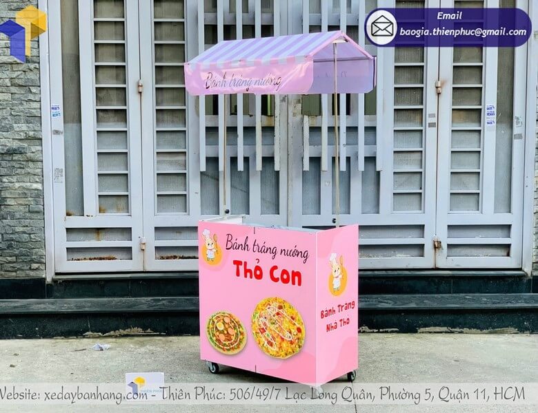 Hình ảnh xe tải giao hàng đến cửa kho